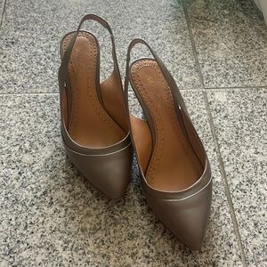 Brooks Brother 2.5 inch heels